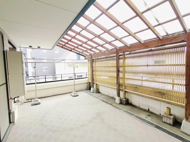 バルコニー　リビング側バルコニー