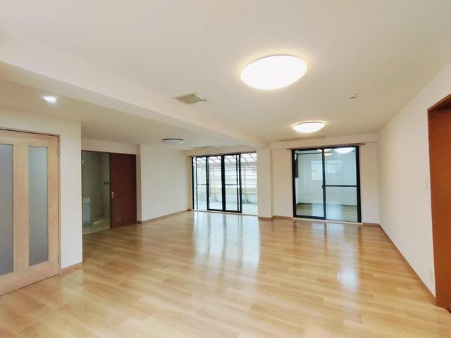 居室・リビング　リビング約２５．５帖