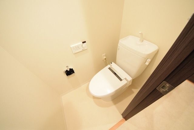 トイレ　★参考写真・部屋により内装が異なります★