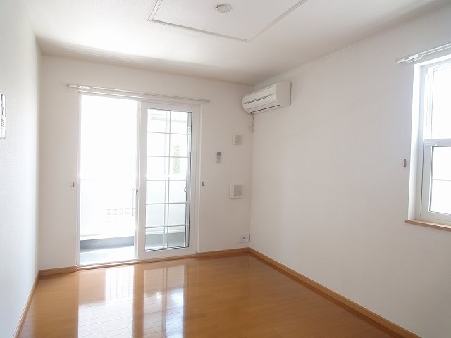 居室・リビング　こちらのリビングで趣味の時間をお楽しみください