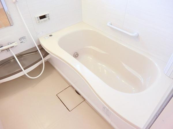 バス・シャワールーム　大型浴槽！追い焚きバス！