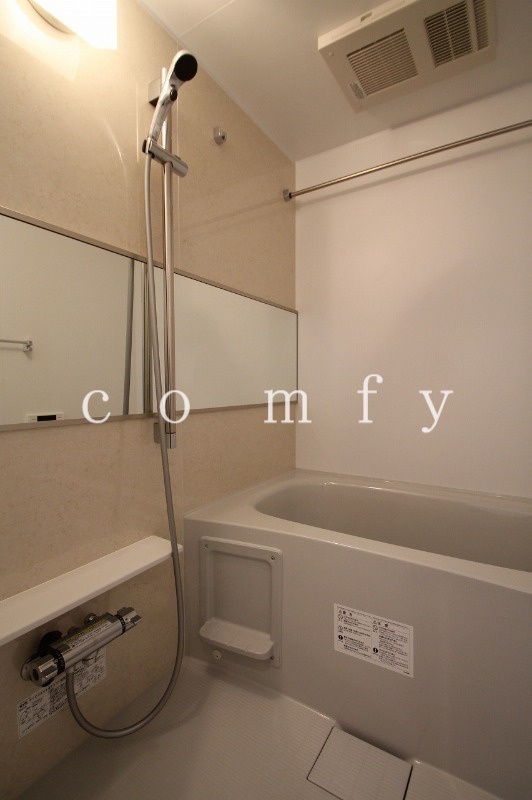バス・シャワールーム　追炊き・浴室乾燥機付きバスルーム