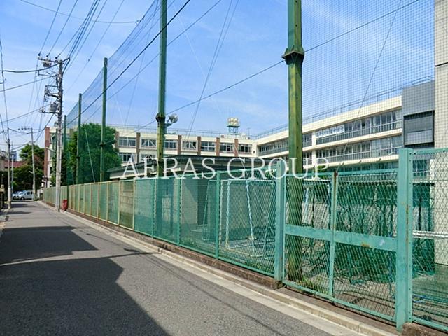 中学校　北区立滝野川紅葉中学校（中学校）まで875m