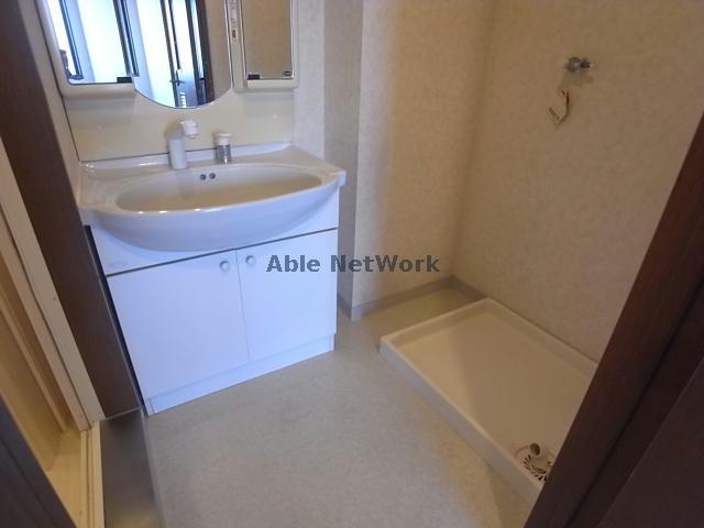 洗面設備　シャワー付洗面台・脱衣室