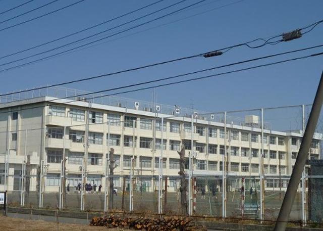 中学校　日野市立平山中学校（中学校）まで916m