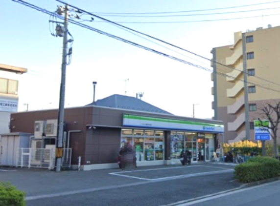 コンビニ　ファミリーマート アスロード鶴見向井町店（コンビニ）まで162m