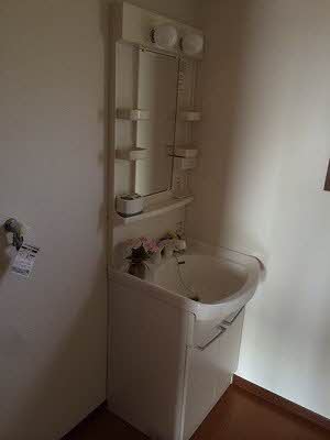 洗面設備　使いやすい洗面所です