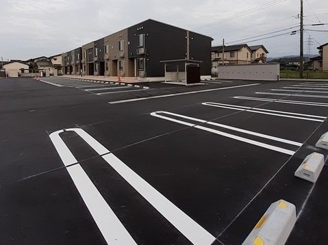 駐車場　駐車場があるので、車を買う予定の方も安心です