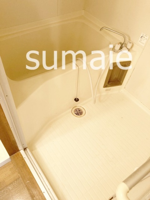 バス・シャワールーム　清潔感のあるバスルーム。