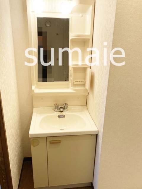 洗面設備　独立洗面化粧台。