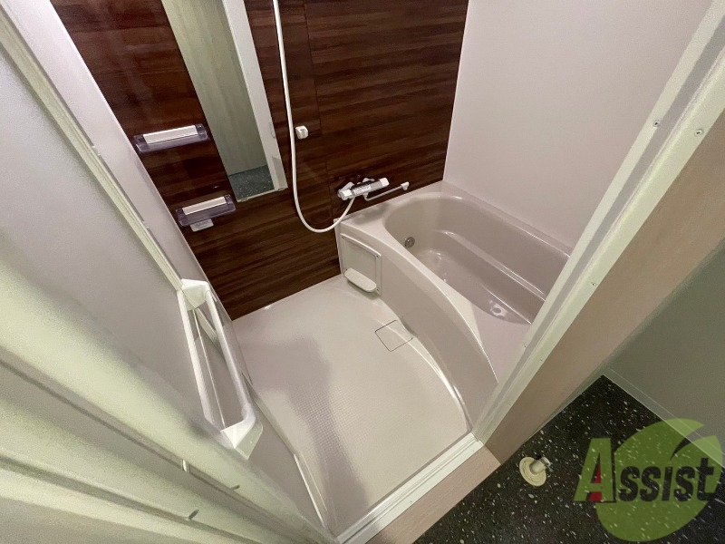 バス・シャワールーム　お風呂になります。一日の疲れを癒してくださいね。