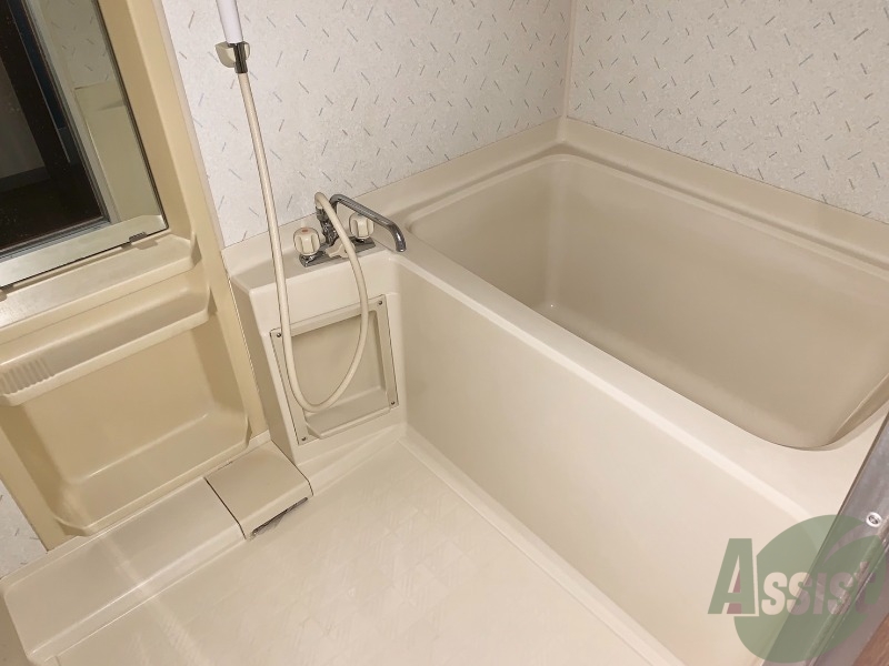 バス・シャワールーム　コチラで日々の疲れを癒し、リラックスしてください。