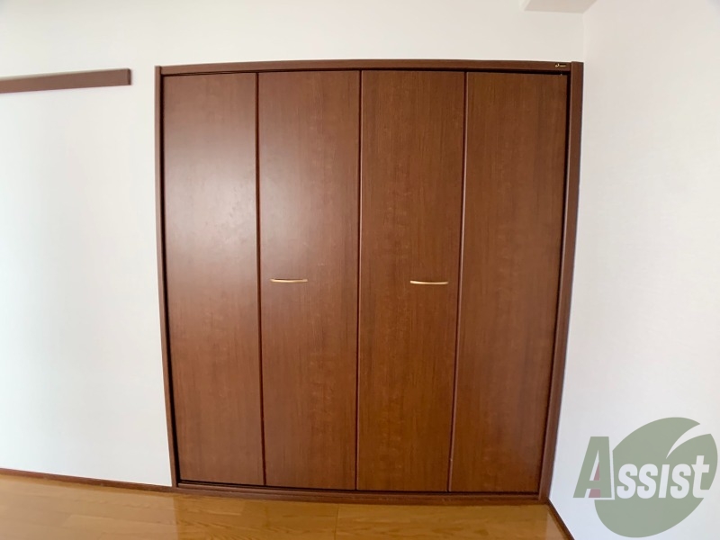 収納　収納はこちらのクローゼットをお使いください。