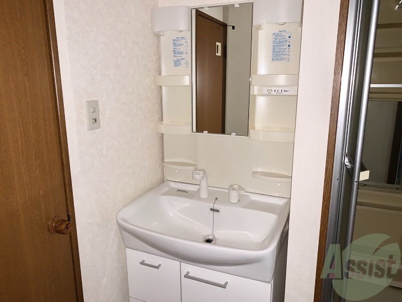 洗面設備　洗面台は独立しています。朝の身支度はこちらでどうぞ。