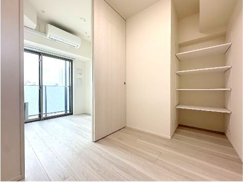 居室・リビング　※画像は反転