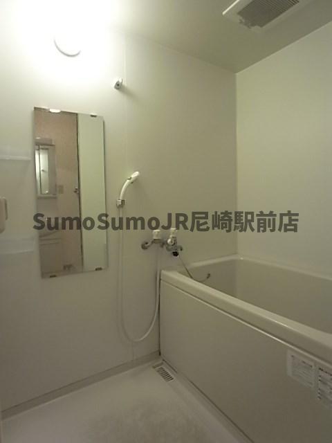 バス・シャワールーム　コンパクトで使いやすいお風呂です