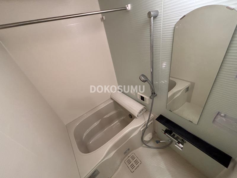 バス・シャワールーム　一日の疲れをやさしく癒やす、清潔感あふれるリラックスバス。