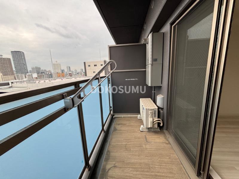 バルコニー　心地よい風と光を感じる、暮らしの楽しみが広がる場所。