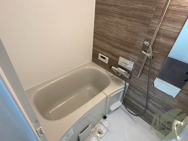 バス・シャワールーム　こちらはお風呂。一日の疲れをここで癒してください。