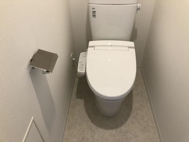 トイレ　別号室参考写真です