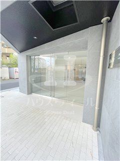 エントランス　清潔なエントランスです