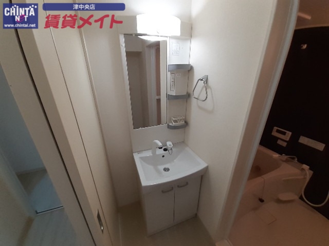 洗面設備　別部屋参考写真です