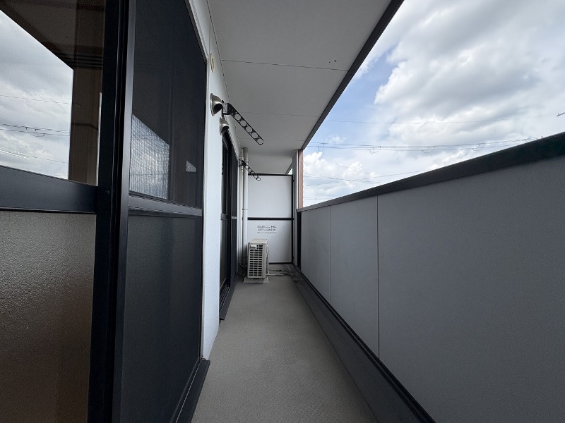 バルコニー　明るいバルコニー！