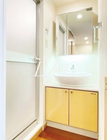 洗面設備　独立洗面台です。