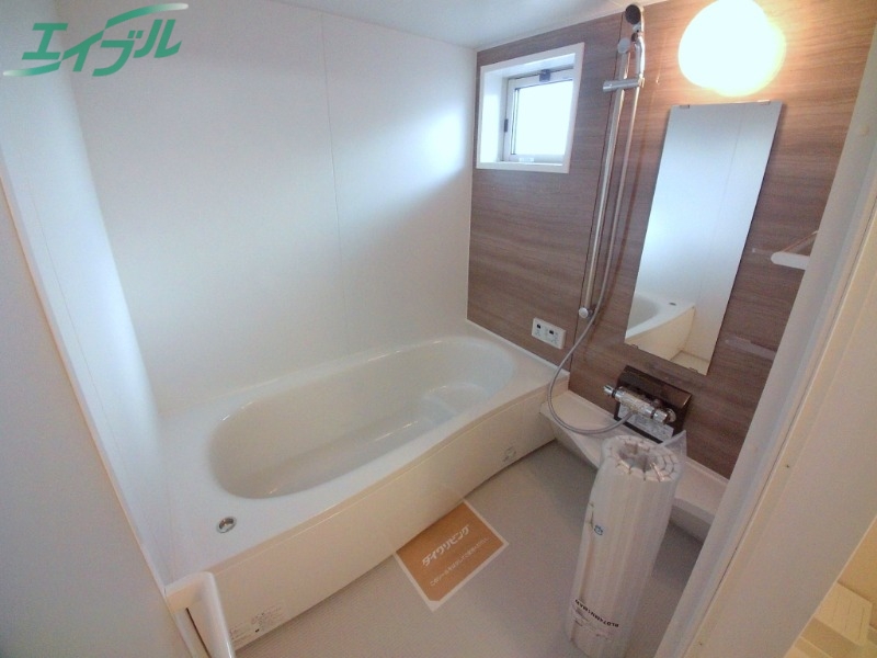 バス・シャワールーム　同型反転参考写真