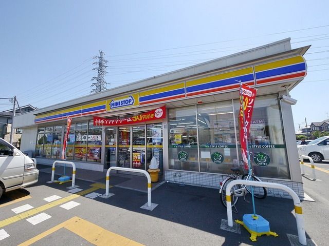 コンビニ　ミニストップ所沢上新井店（コンビニ）まで640m