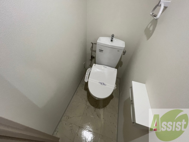 トイレ　こちらはトイレです。清潔感があり、安心して使用できます。