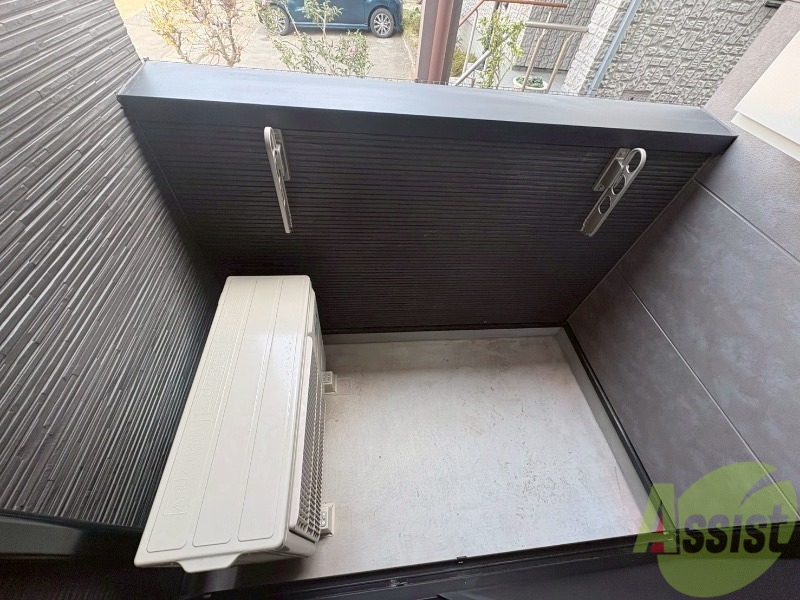 バルコニー　バルコニーに物干しがあるので洗濯物が干せます。