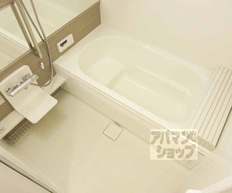 バス・シャワールーム　一坪タイプのお風呂です