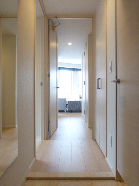 玄関　※別部屋の参考写真です。