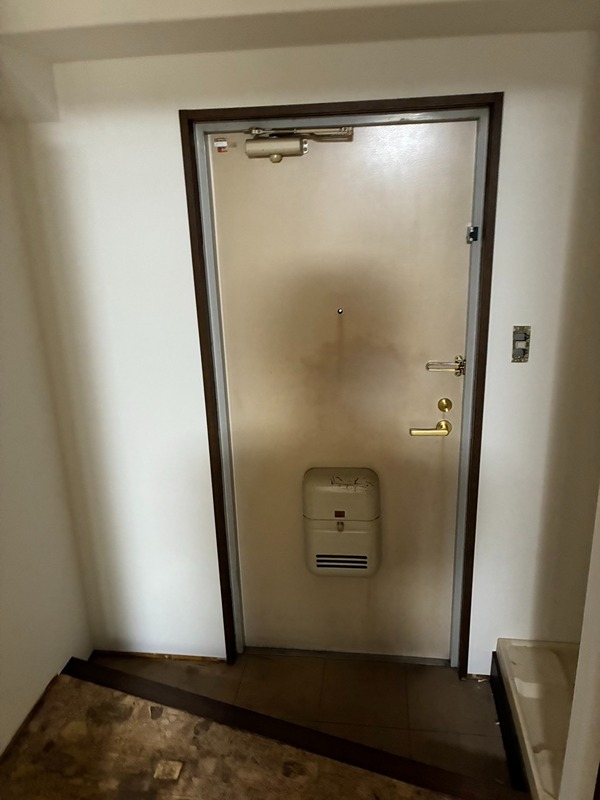 玄関　内装中