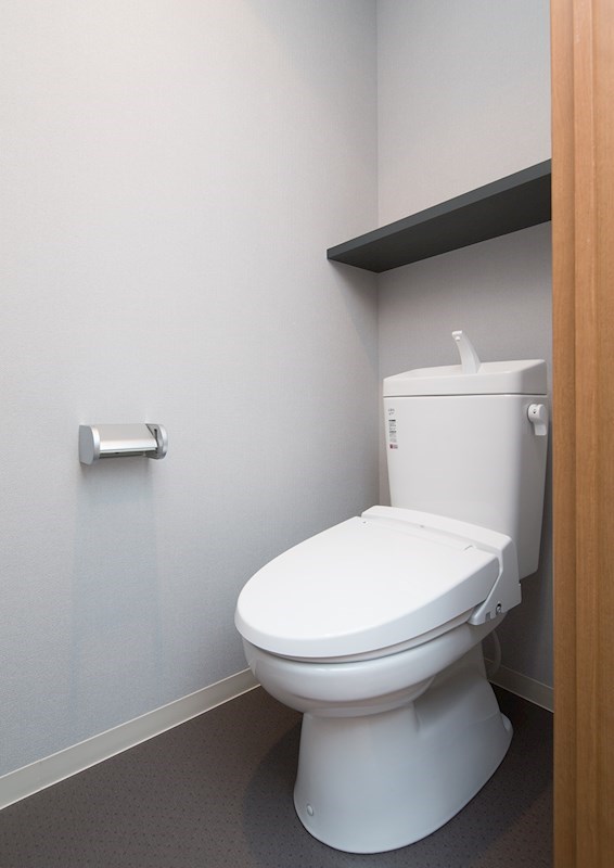 トイレ　築が浅いと水廻りがキレイですね。