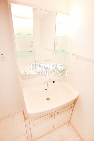 洗面設備　清潔感ある独立洗面台で毎日気持ちよく♪