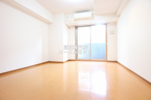 居室・リビング　ゆったりとくつろげる、落ち着きのある居室空間です