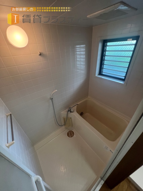 バス・シャワールーム　追い炊き機能付きです。