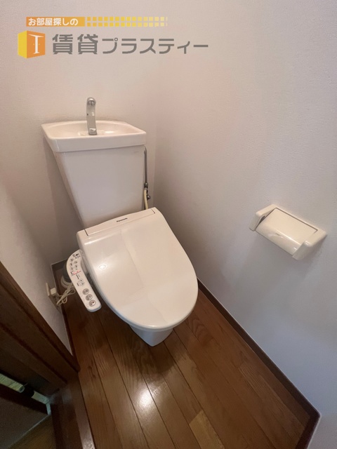 トイレ　ウォシュレット御座います。