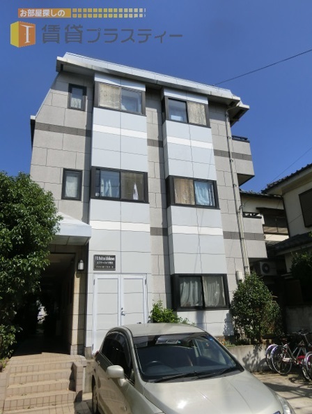 建物外観　国道裏にひっそりと。。　駅とショッピングセンターの中間地点。