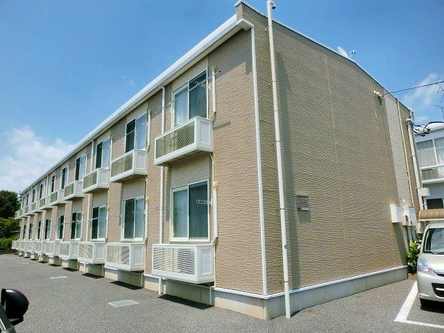 建物外観　目の前にはコンビニがあり便利な立地