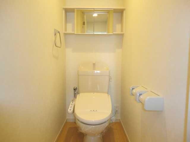 トイレ　シャワー付トイレです。