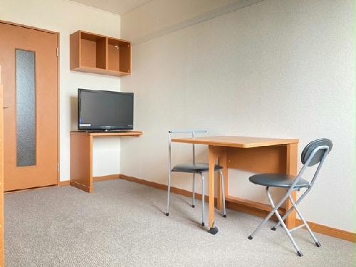 居室・リビング　※現況優先。テレビのサイズはお部屋により異なります。