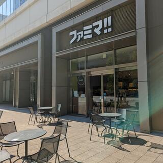 コンビニ　ファミリーマート ファミマ横浜アイマークプレイス店（コンビニ）まで118m