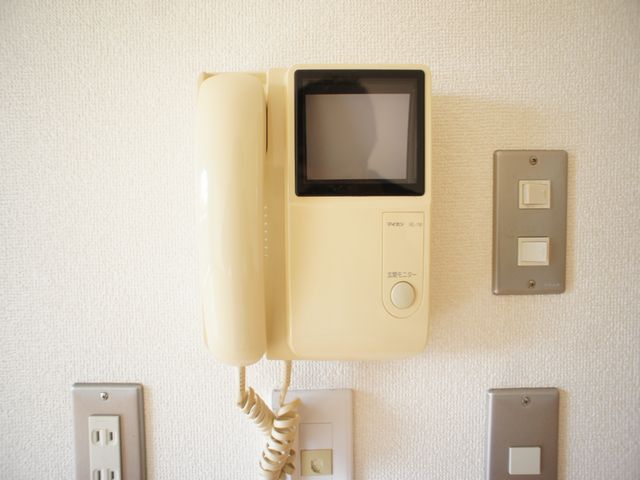 セキュリティ　訪問者の確認ができるTVドアホン付きです♪