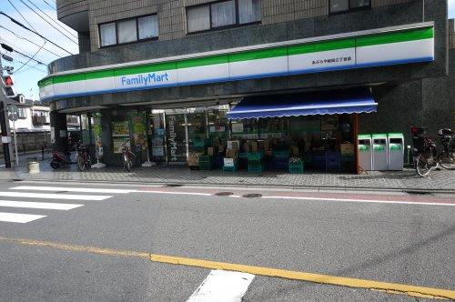 コンビニ　ファミリーマートあぶらや給田三丁目店（コンビニ）まで310m