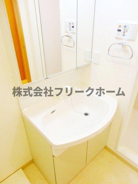 洗面設備　別部屋参考写真です。