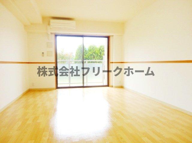 居室・リビング　別部屋参考写真です。