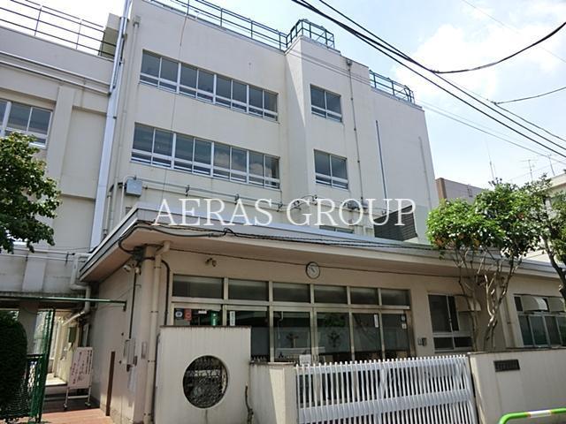 小学校　新宿区立落合第三小学校（小学校）まで517m